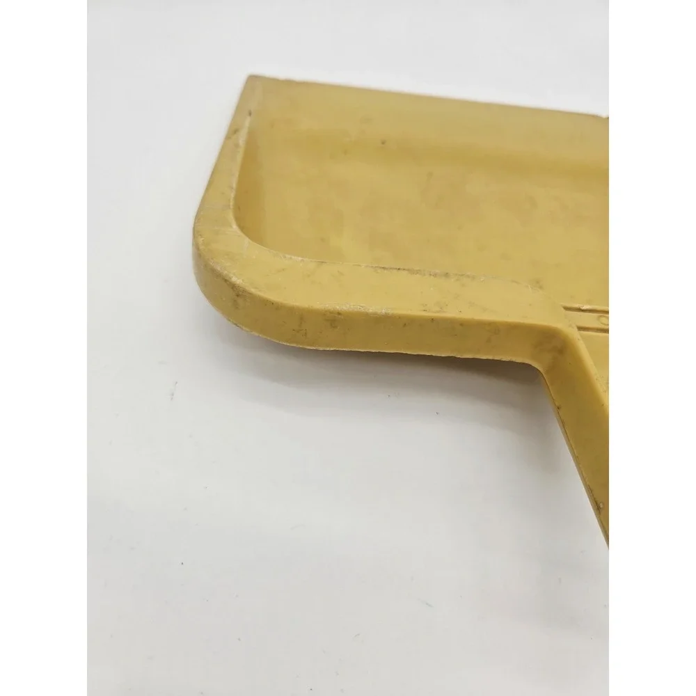 Rubbermaid DUSTPAN Dust‎ Pan Heavy Rubber Harvest Gold Yellow Vintage Poor Cond
